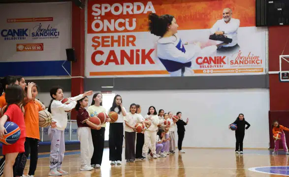 Canik Belediyesi çocukları sporla buluşturuyor