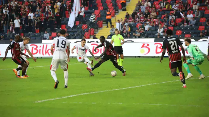 Gaziantep'te Çorum FK Fırtınası: Ev sahibi ağır yara aldı