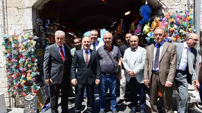 Aydın Valisi Kuşadası çarşısını gezdi