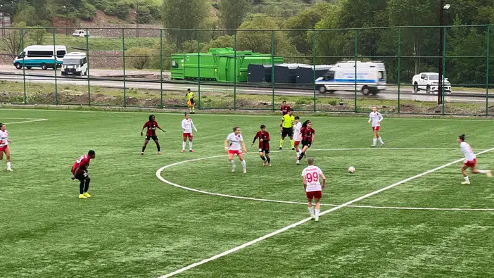 Yüksekova Kadın Futbol Takımı Ankara temsilcisini evinde devirdi