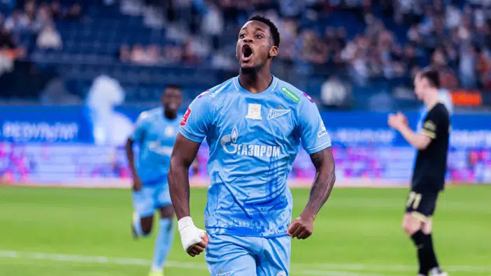 Galatasaray'da forvet operasyonu tamam: Jhon Duran ile el sıkışıldı