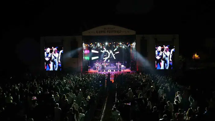 Demet Akalın Bursa'yı salladı: Sukaypark'ta unutulmaz festival rüzgarı
