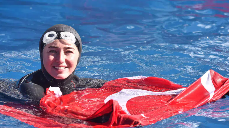 Milli sporcu Şahika Ercümen, kendine ait dünya rekorunu geliştirdi