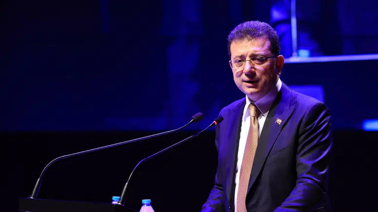 Sahte diploma duruşmasında tansiyon yükseldi: Ekrem İmamoğlu jandarma eşliğinde salona alındı