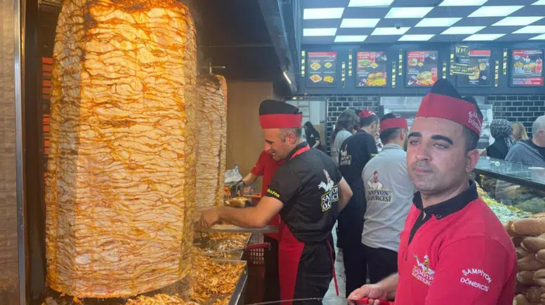 Ankara’da 1 Liraya Tavuk Döner ve Ayran Kuyruğu