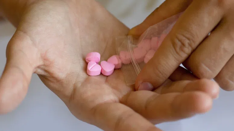 Erkek doğum kontrol hapı gerçek oluyor: Bilim dünyası 2027 için gün sayıyor!