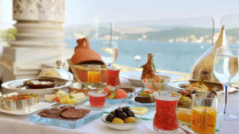 İstanbul’da sahur lüksü tartışması: Fiyatlar 6 bin lirayı aştı