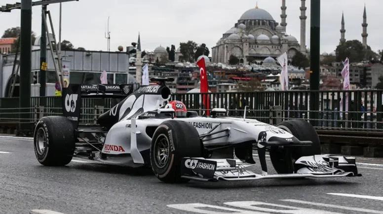 Formula 1 Türkiye'ye dönüyor: Geri sayım başladı