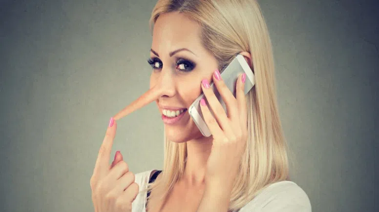 Birinin yalan söylediğini ele veren 3 kritik işaret!