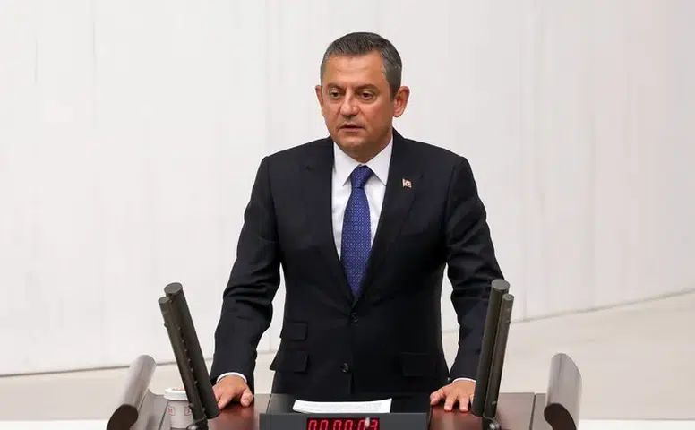 Özgür Özel'den Meclis'te tarihi rest: Bir avuç darbeciye boyun eğmeyiz