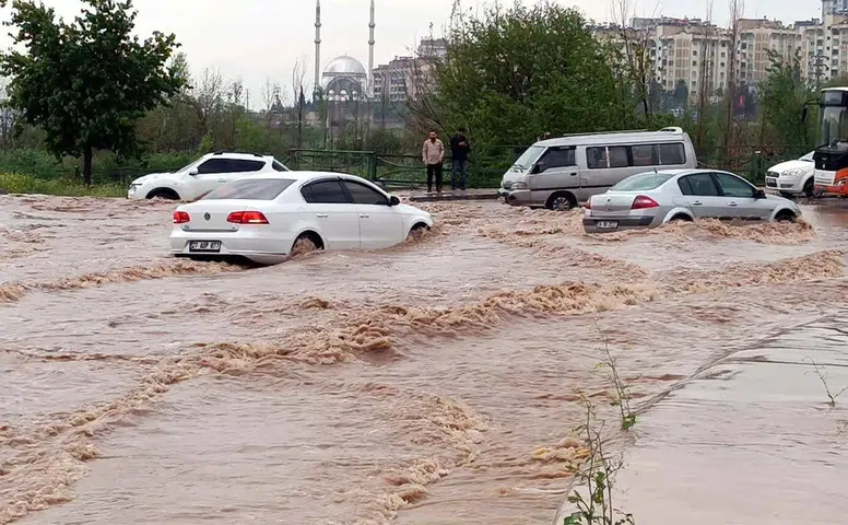 Fırtına okulları vurdu: Şanlıurfa ve Gaziantep'te eğitime zorunlu ara