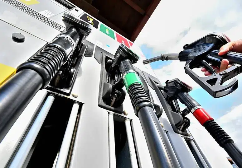 Pompa fiyatlarında gelişme: Benzine beklenen indirim geldi