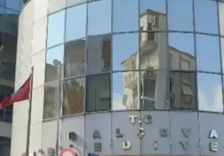 İzmir'de belediye başkanlarına operasyon: İki isim hakkında gözaltı kararı