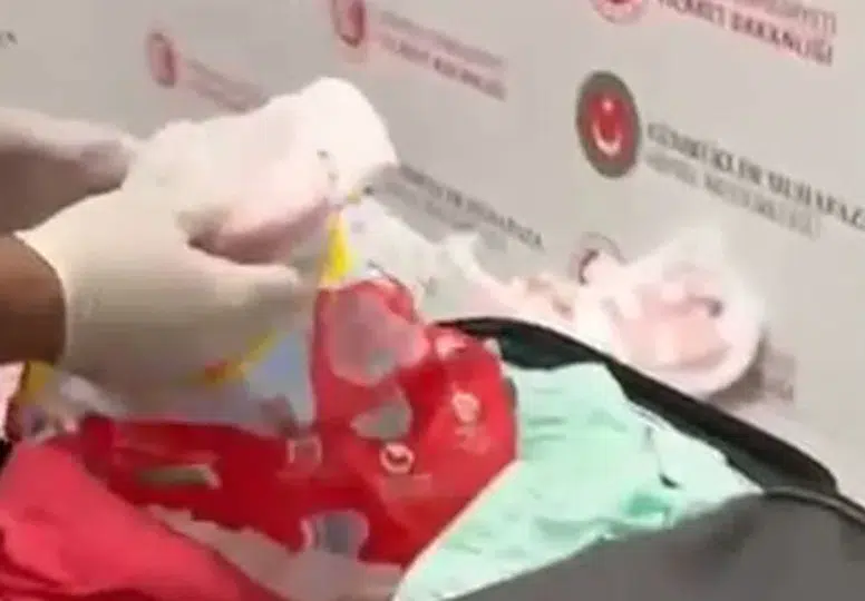 Gümrükte bebek bezi kılıfında servet: Milyonlarca lira ele geçirildi