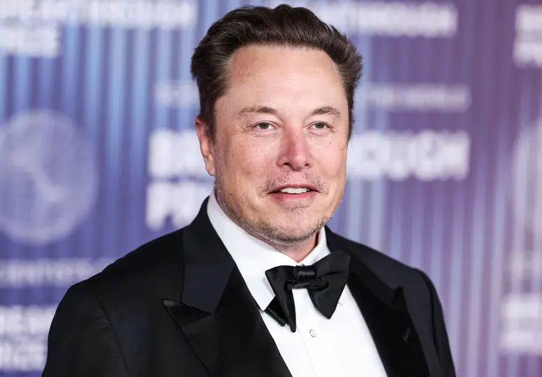 Elon Musk servetini trilyon dolar barajının üzerine taşıdı