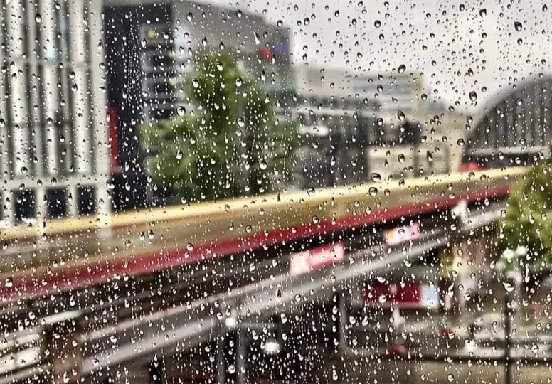 Çöldeki bir vaha gibi... Sıcaklar yerini sağanak yağışa bırakıyor