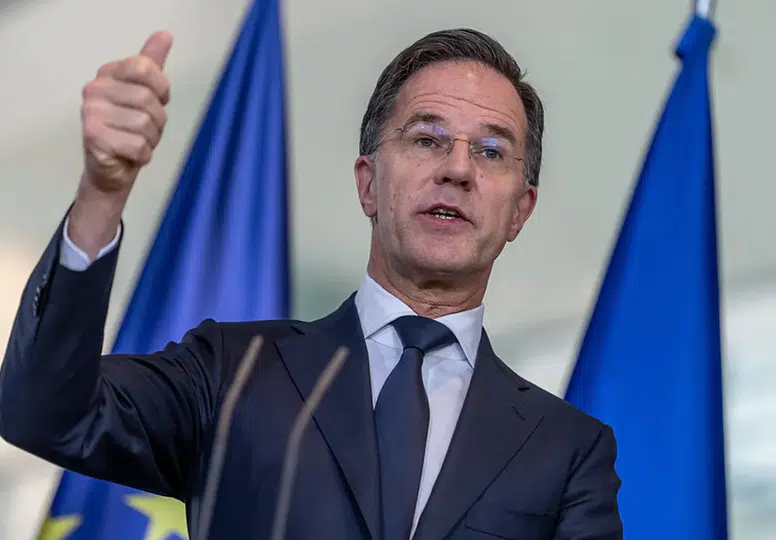 Rutte'nin demokrasi talebi Türkiye'de işlemedi: Polisten sert müdahale!