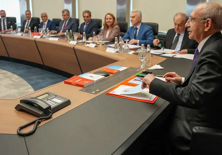 CHP’de kritik çarşamba: İhraç listeleri masada, 900 imza genel merkeze gidiyor