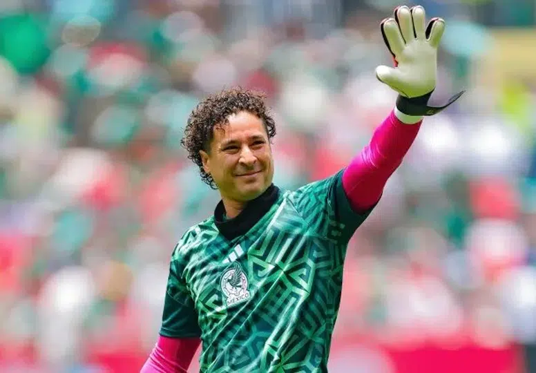 Guillermo Ochoa 2026'da eldivenlerini asıyor