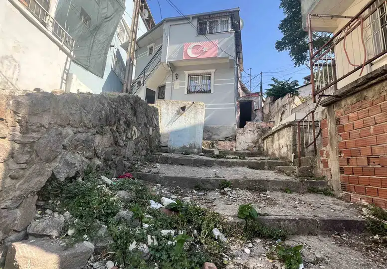 İzmir'de eski eş dehşeti: Kezzaplı saldırıda anne hayatını kaybetti