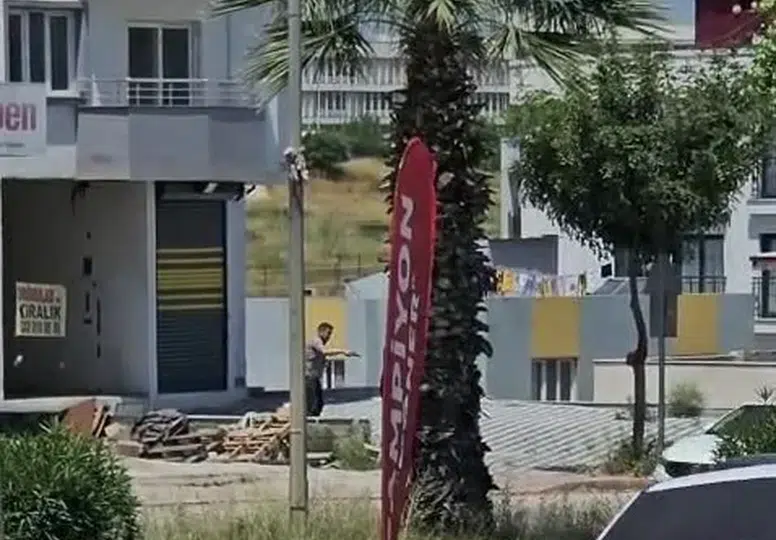 Adana'da dehşet anları kamerada: Emekli polis oğlunu vurdu!