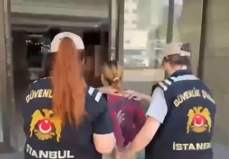 Metroda nefret kustu: Başörtülüleri hedef alan şüpheli hakkında detaylar