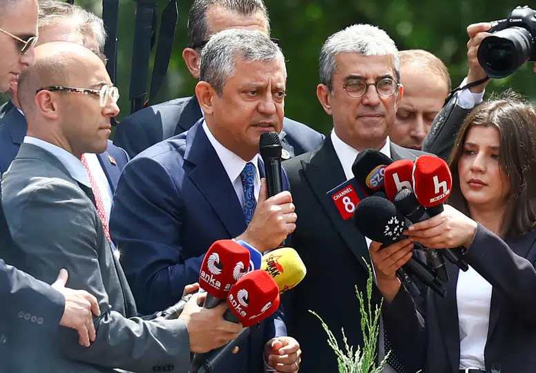 Özgür Özel’den Meclis kapısında açıklama