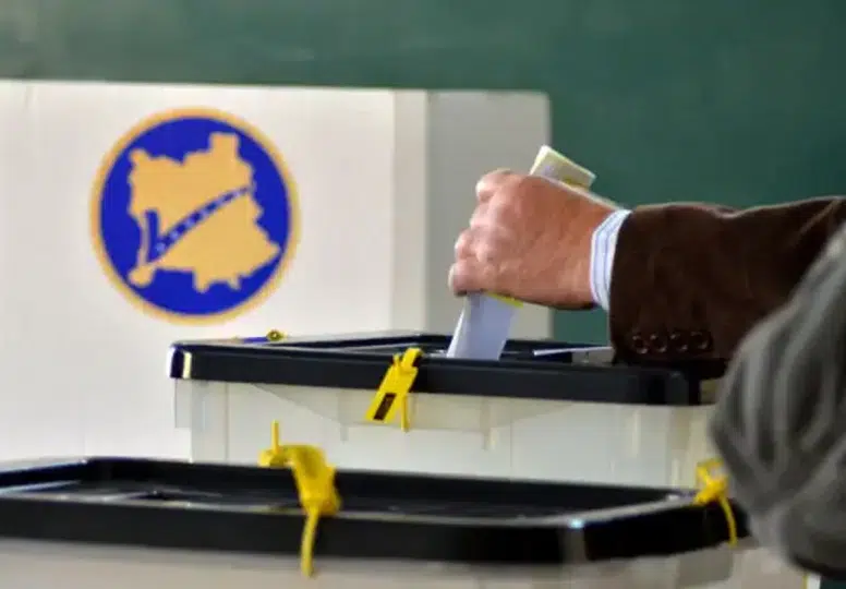 Kosova sandık başında: Türkler meclise döndü