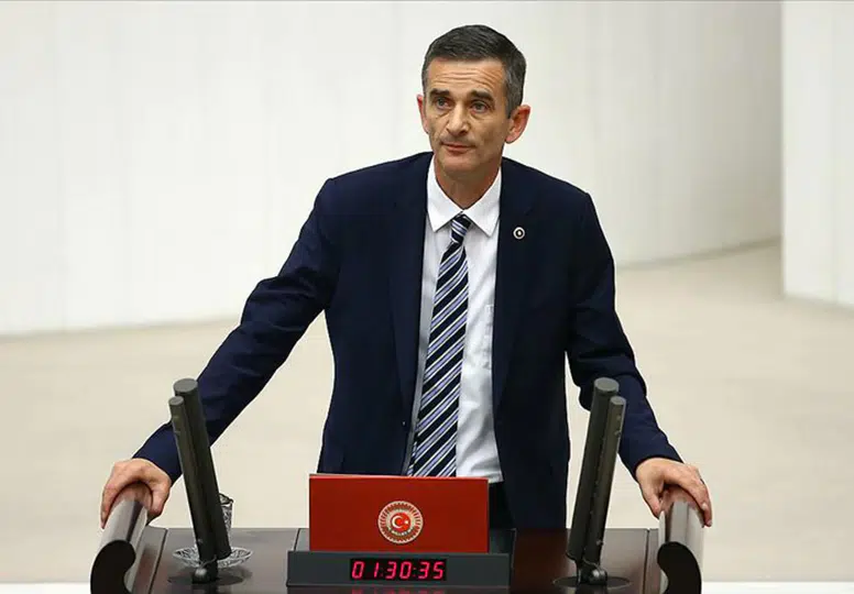 Siyaset kulislerini hareketlendiren ayrılık: CHP'ye veda etti