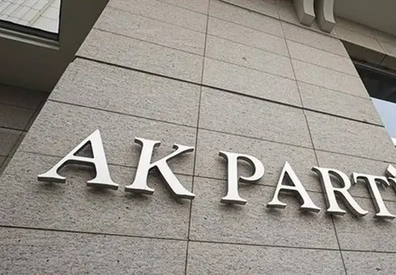 Siyasette "YENİ Parti" depremi: İktidardan ilk yorum geldi