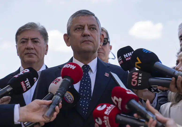 Özgür Özel cephesinde yeni dönem: Parti ismi netleşti, logo için düğmeye basıldı