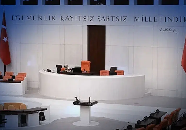 Siyasette sürpriz trafik: Parti heyetleri Meclis'te bir araya geldi