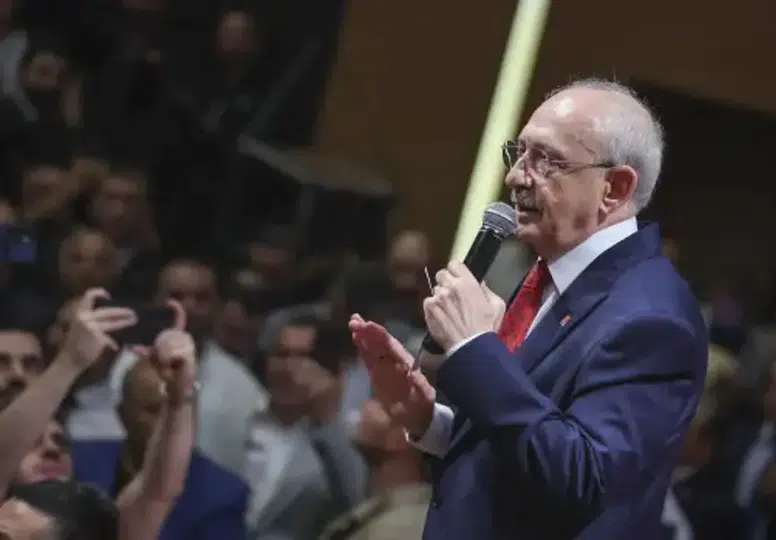 CHP'nin rozet töreninde 'kiralık katılımcı' krizi: Yargı düğmeye bastı