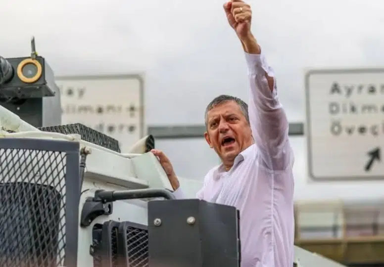 CHP'de yeni dönem hazırlığı: Özgür Özel'in kuracağı parti için imza desteği