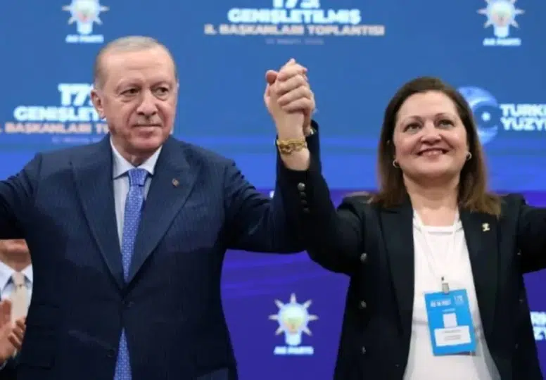 WhatsApp krizi: Belediye Başkanının özel yazışmaları ifşa oldu