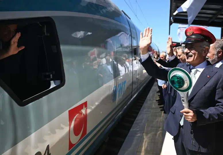 Ulaşım hamlesi: YHT istasyonu ilçe nüfusunu geride bıraktı
