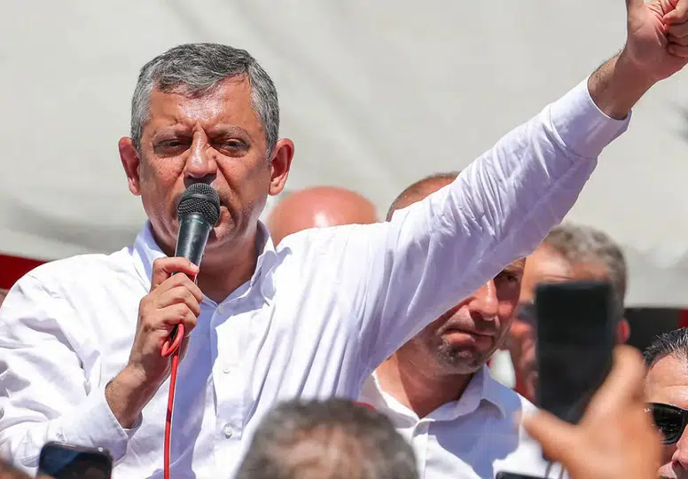 Sular durulmuyor: Yeni parti için düğmeye basılıyor
