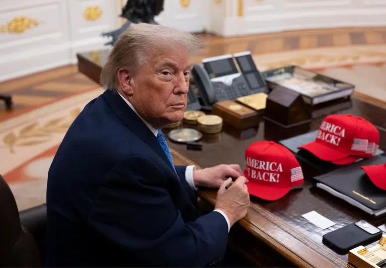 Trump'tan cenaze törenine skandal yorum: Yine tehdit etti