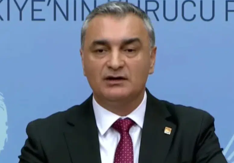 Sular durulmuyor: 8 il başkanı görevden alındı, yönetimden sert mesajlar geldi