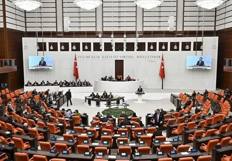 Meclis'te eğitim mesaisi: Öğrenciye af, akademik suistimale ağır ceza geliyor