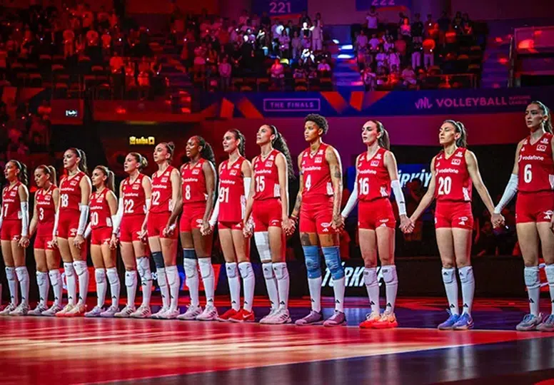Kendi evinde susturdular: Filenin Sultanları final biletini kaptı