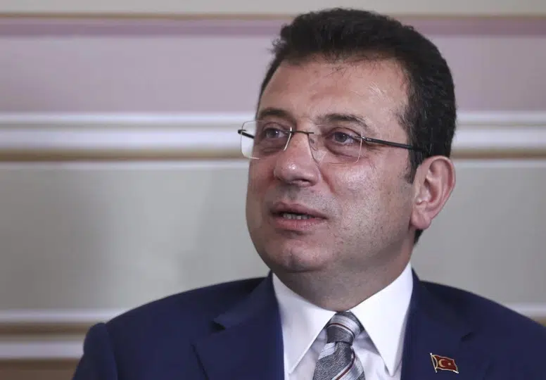 İmamoğlu’ndan rozet törenine sert çıkış: İktidarın son çırpınışları