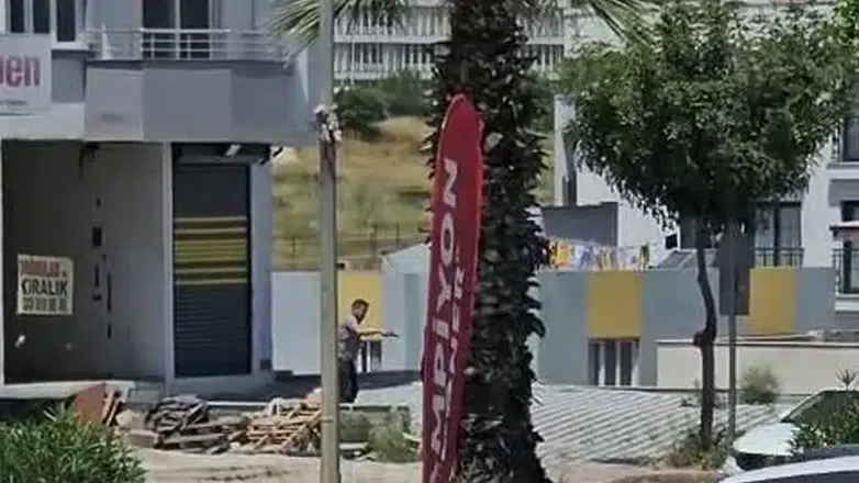 Adana'da dehşet anları kamerada: Emekli polis oğlunu vurdu!