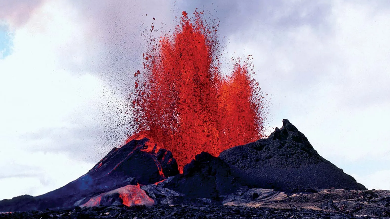 Hawaii’de Kilauea Yanardağı’nda Lav Hareketliliği Yaşandı (1)