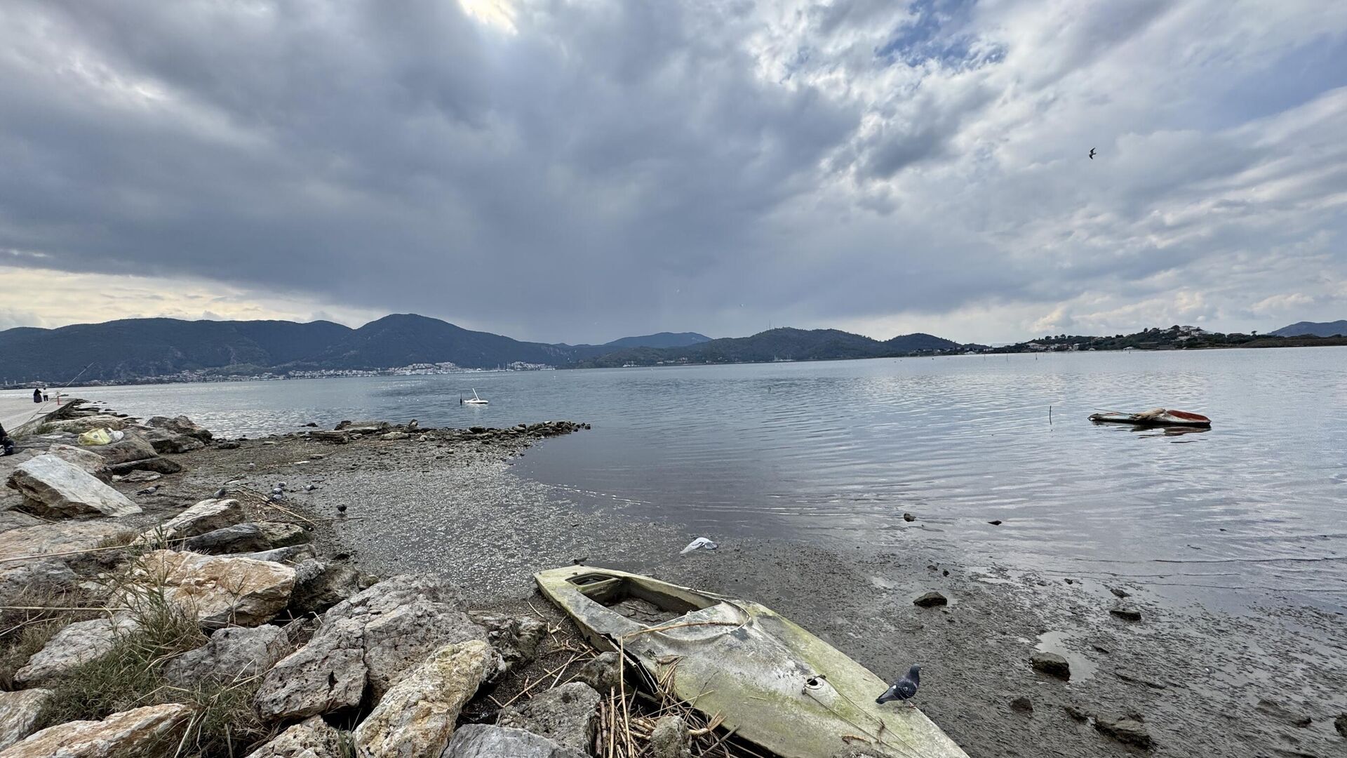 Marmaris ve Fethiye'de deniz suyu çekildi 1