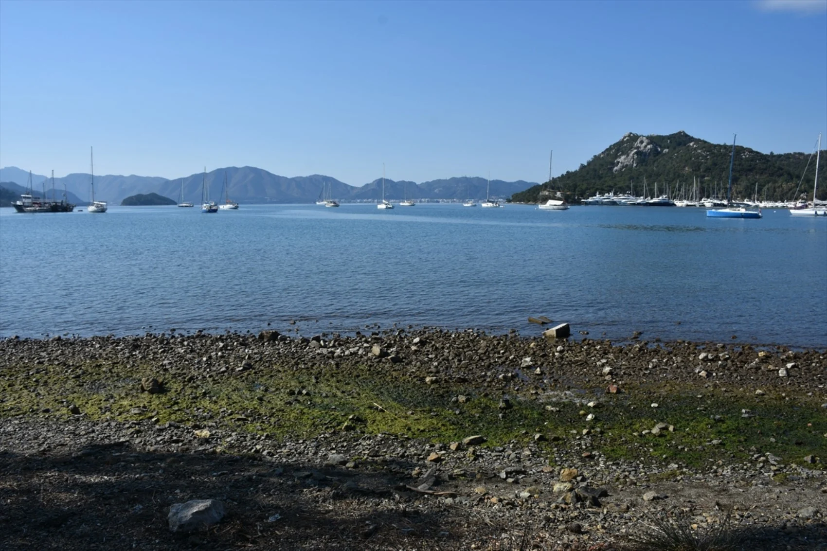 Marmaris ve Fethiye'de deniz suyu çekildi 2