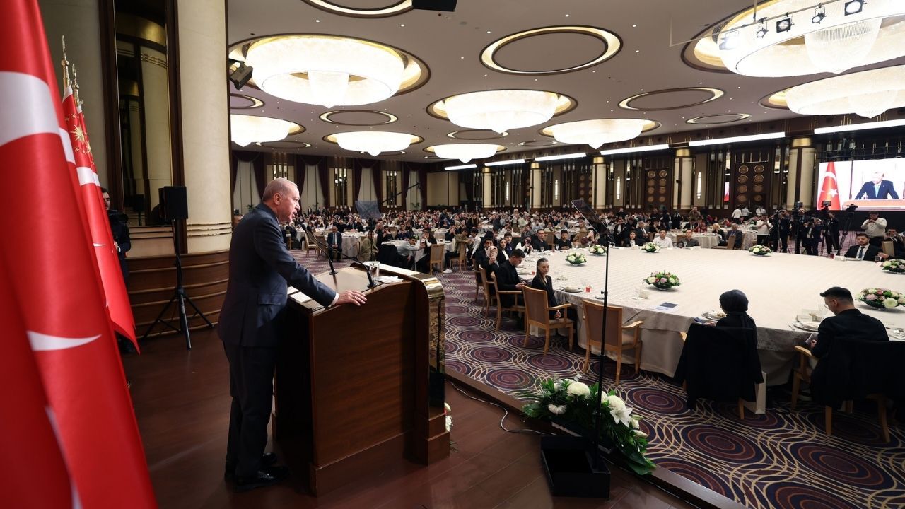 Cumhurbaşkanı Erdoğan'dan Gençlere Çağrı Provokasyonlara Gelmeyin! (1)
