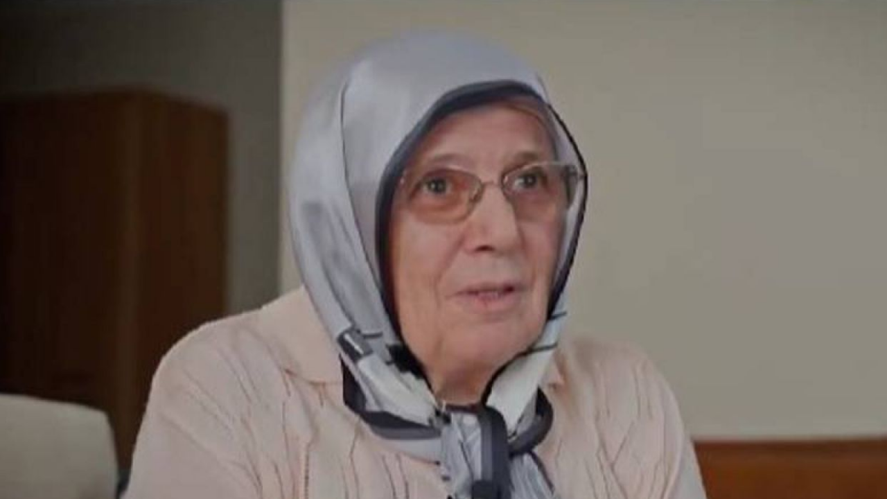Ekrem İmamoğlu’ndan Annesi Hava İmamoğlu’na Destek ‘'Üzülme Annem, Bu Günler Geçecek'’ (1)