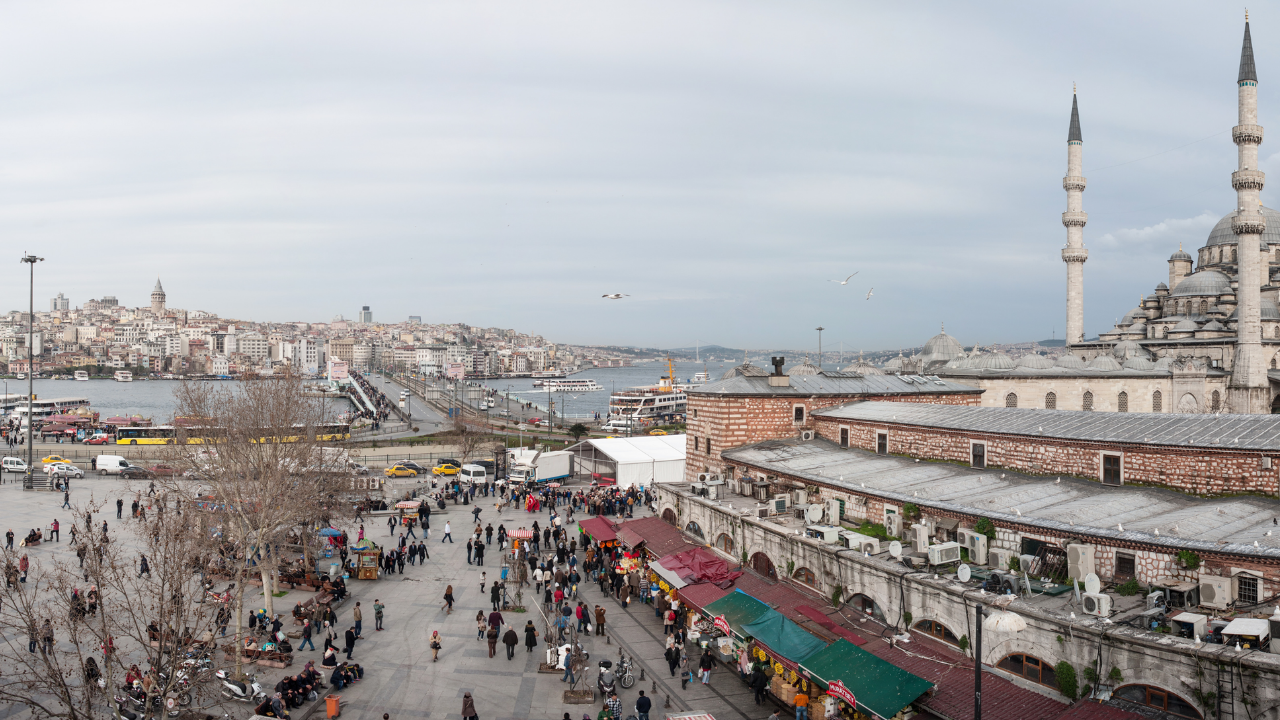 İstanbullular Ramazan Bayramı'nda Eminönü'ne Akın Etti!