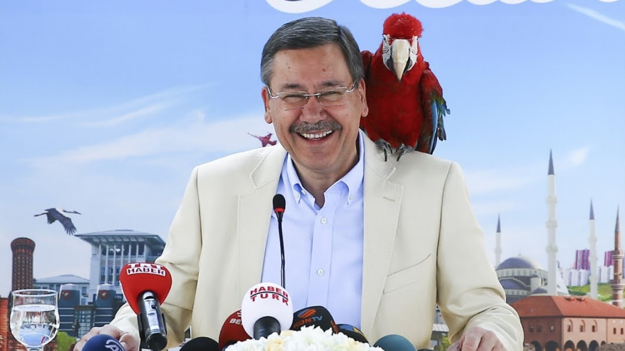 Serkay Tütüncü’den Melih Gökçek’e Esprili Taşlama Ekmek Banarsın Ekmek (2)